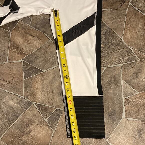 NWT Threads 4 Thought Black & White Sz L Leggings - Picture 4 of 10